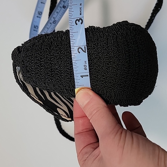 Liz Claiborne Purse Shoulder Bag Handbag Crochet Zipper Zebra Lining Black White - Picture 14 of 15